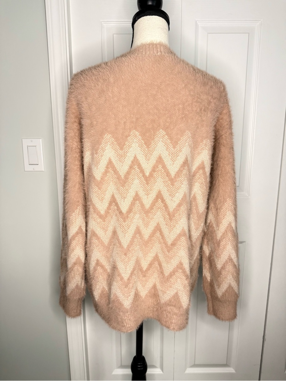 Hem & Thread Beige Fuzzy Chevron Knit Button Up Cardigan Sweater Large - Picture 4 of 13